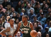 三亿体育体育app-雄鹿再战森林狼，保持连胜