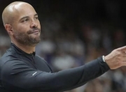 三亿体育体育登录-拉塞尔领衔篮网赢得关键胜利，晋级东部半决赛