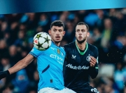 三亿体育体育直播-曼城逆转胜出狼队继续失利