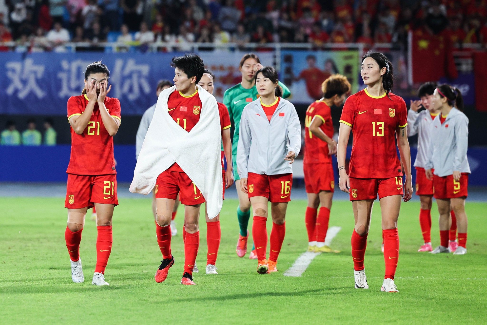 国内女足勇敢出征，迎接比赛挑战