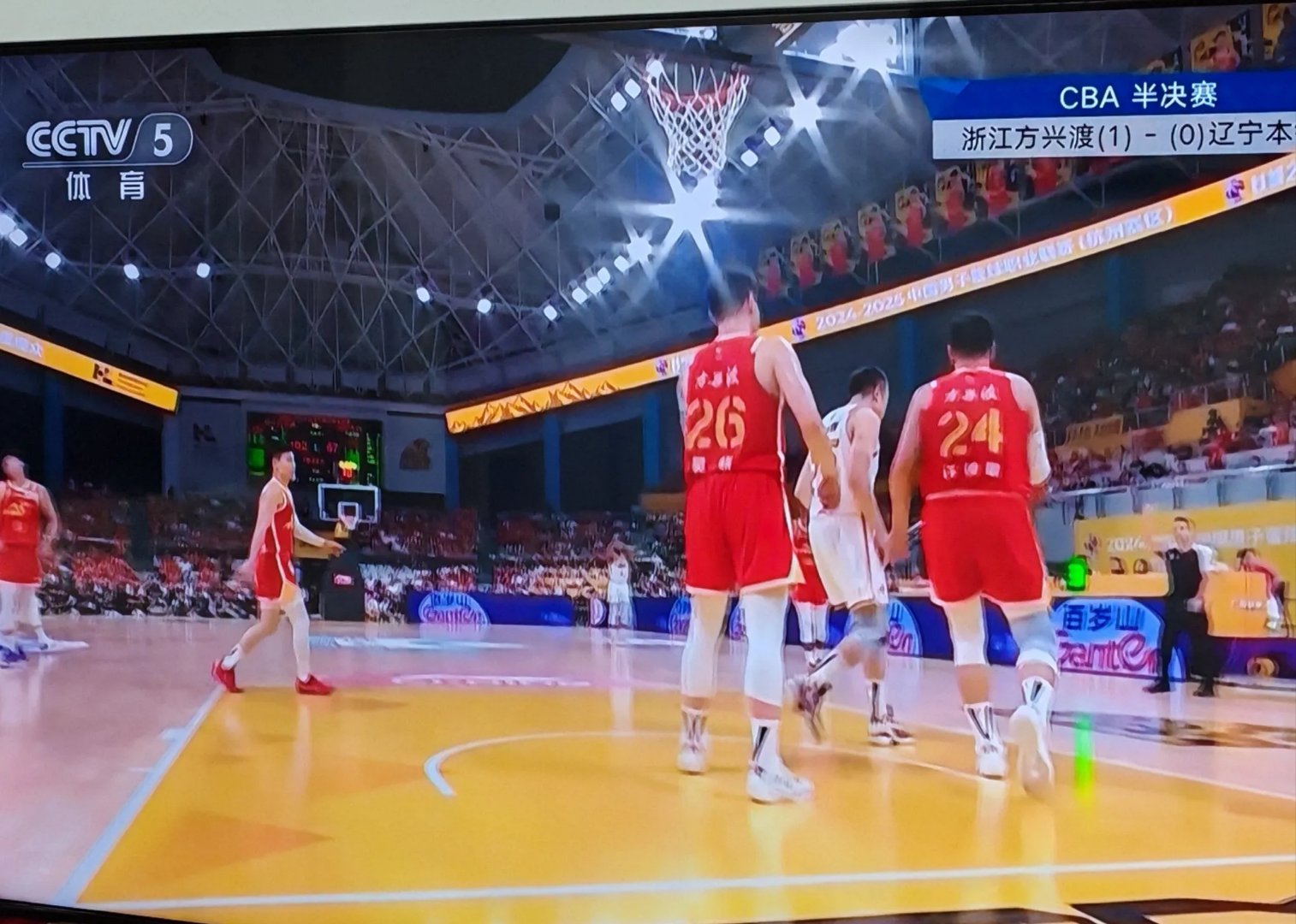 包含华连主场爆冷输球，意外惨遭敌手逆转！的词条