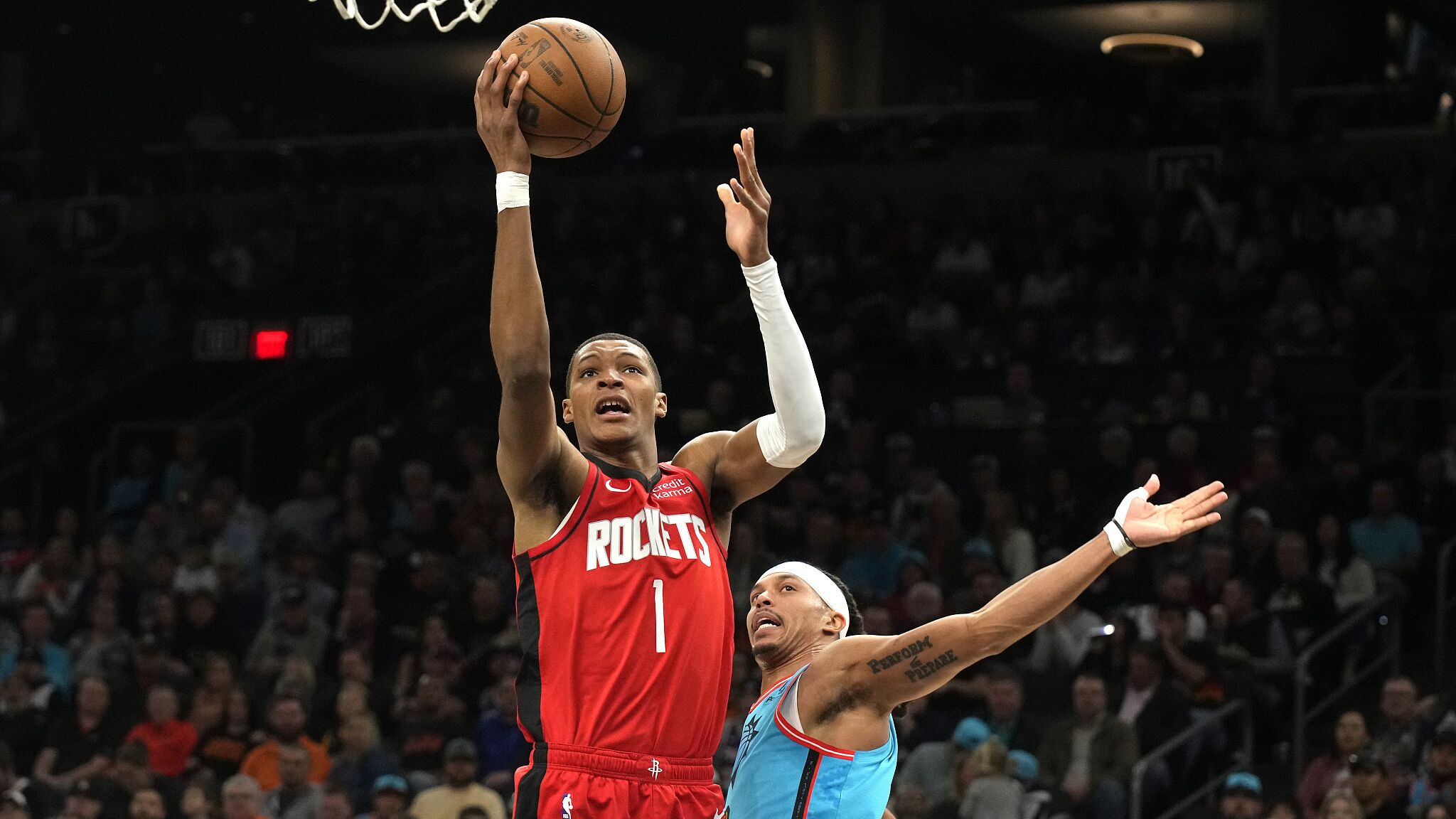 火箭压哨三分逆转雷霆，成功杀入季后赛