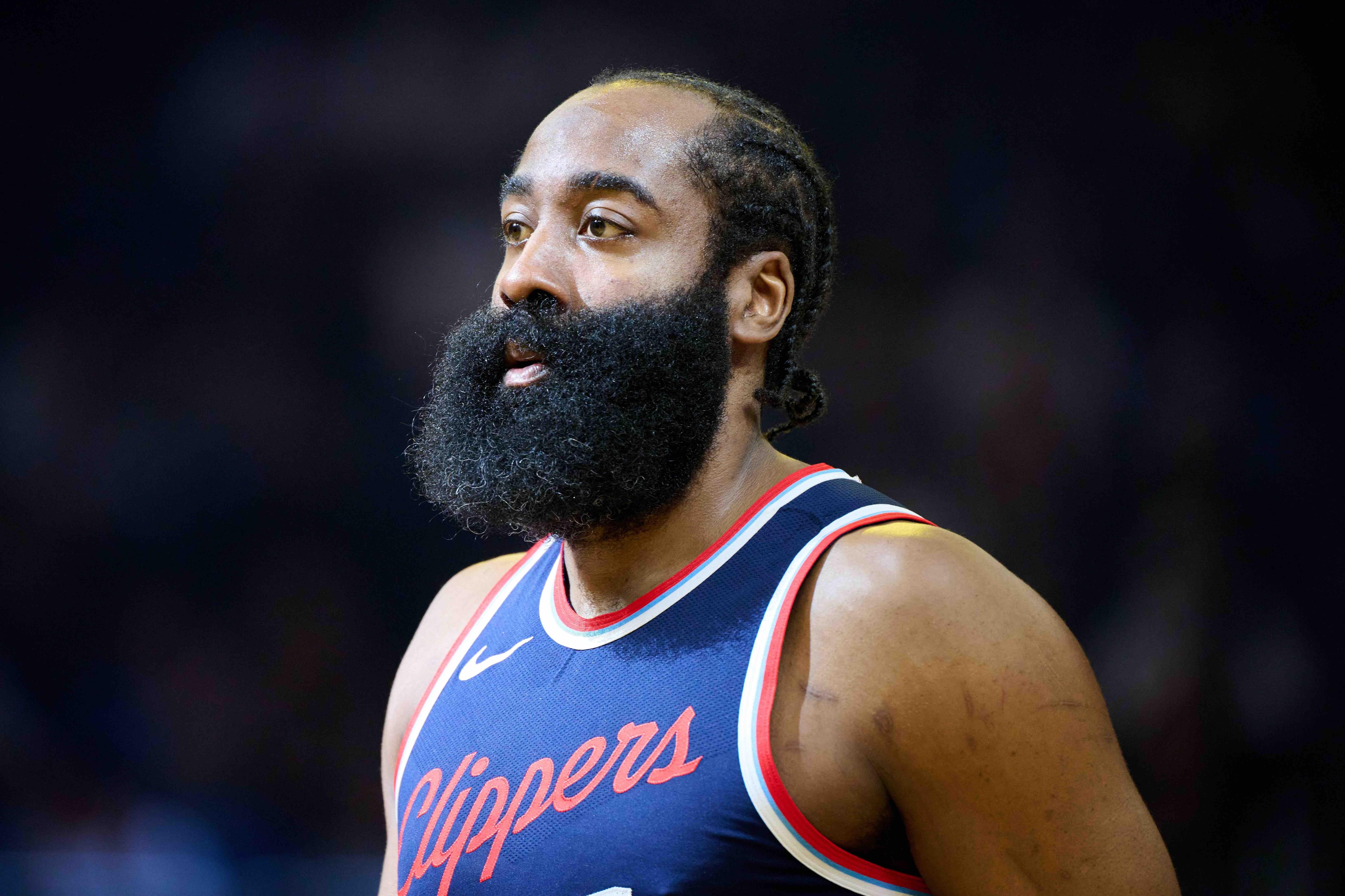 NBA季后赛劲战正酣，掘金队上演逆袭