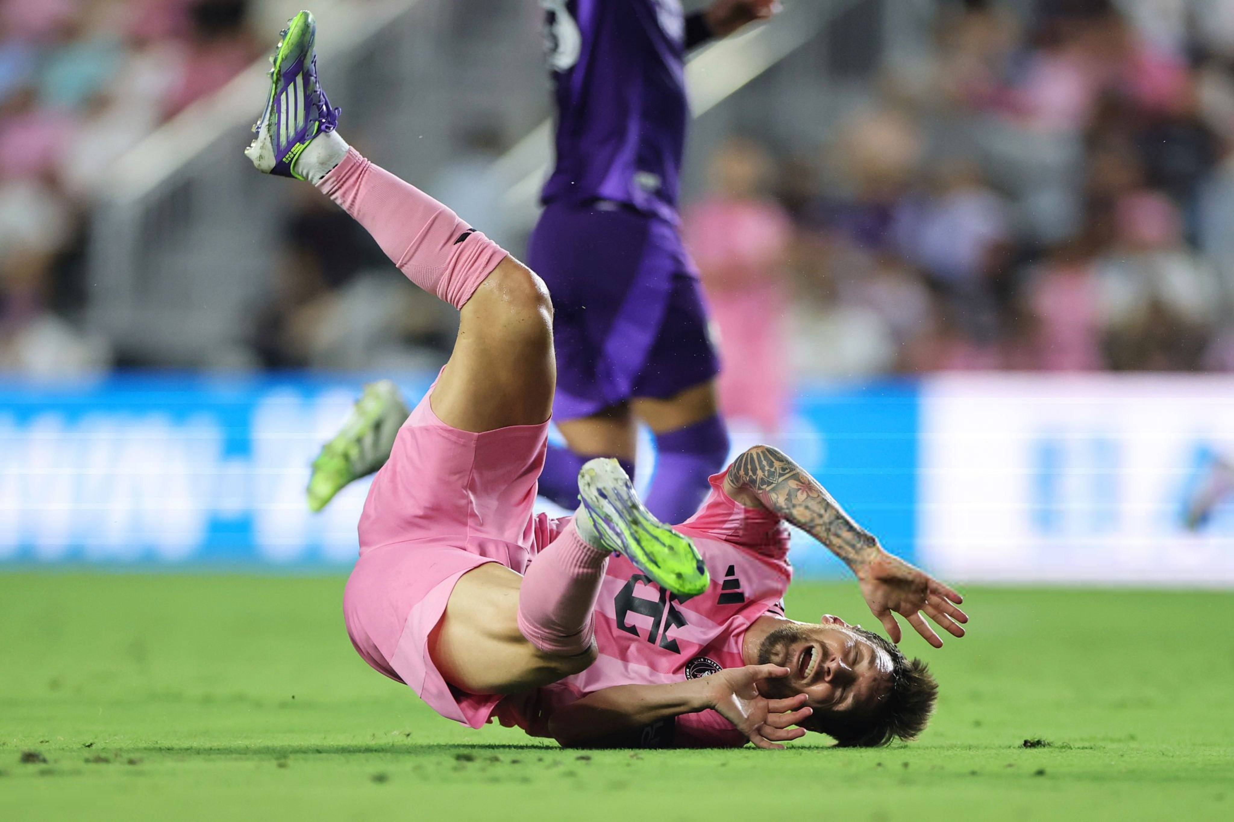 包含AC米兰主场惨败尤文图斯，梅西首秀黯然失色！的词条