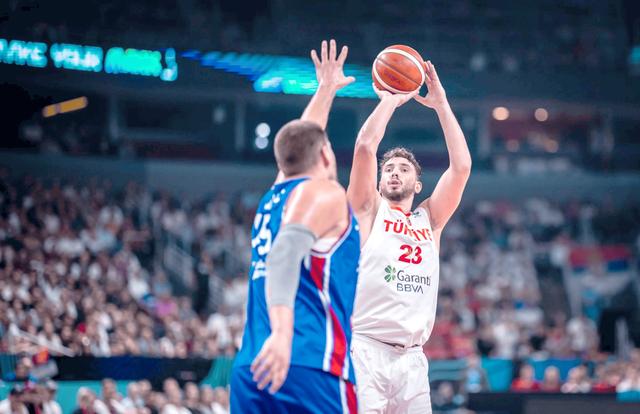 包含欧锦赛资格赛：焦点对决精彩纷呈的词条