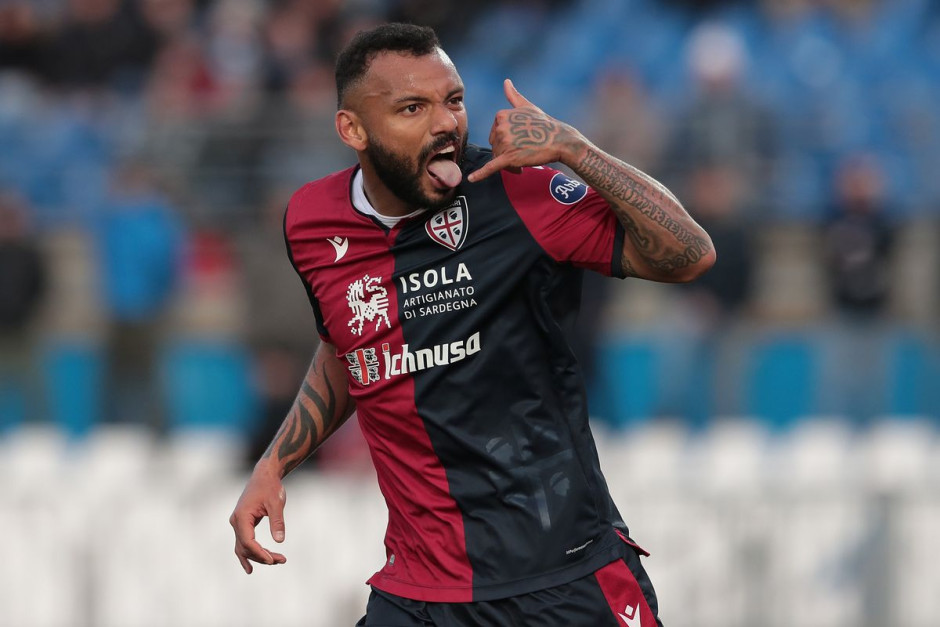 包含AC米兰欲战胜卡利亚里：力争胜利收官！的词条