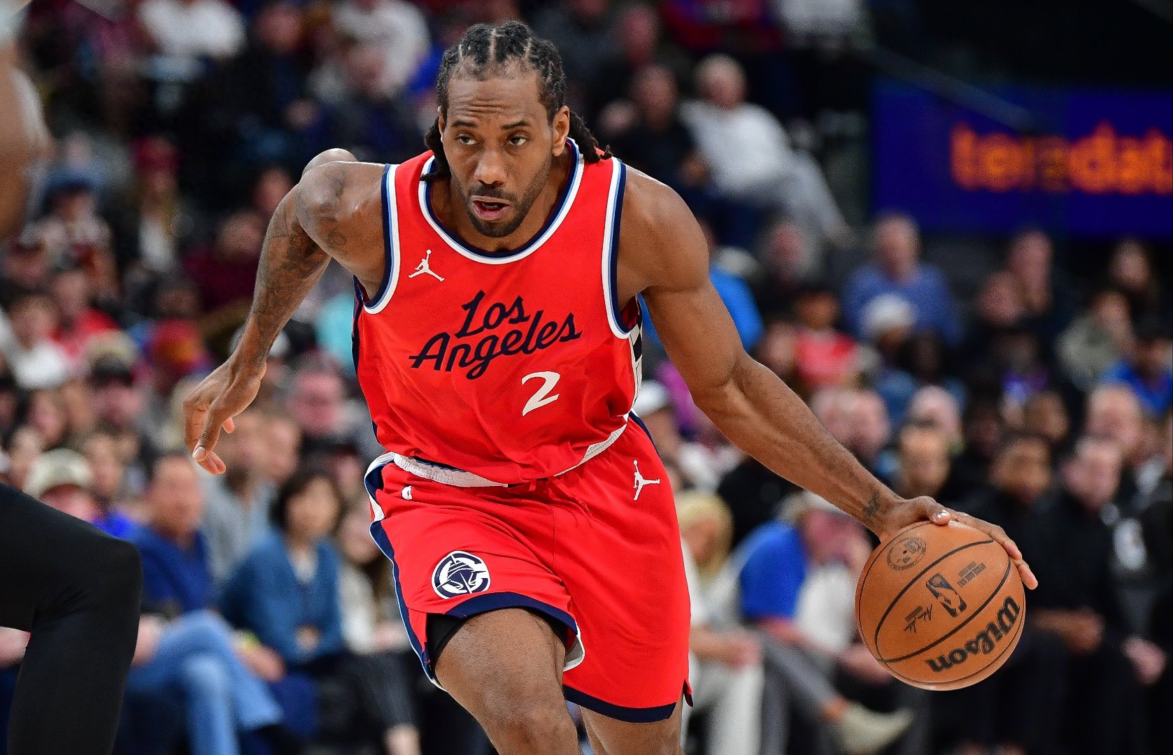 快船主场击败湖人，莱昂纳德28分