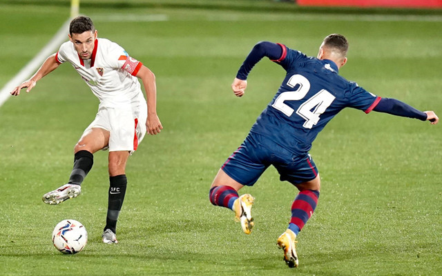 关于塞维利亚豪取两连胜，稳居积分榜前列的信息