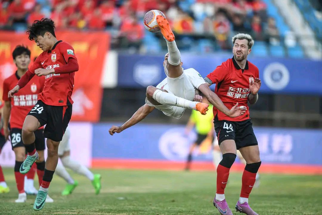 惊险刺激的对决,球队最终取胜 惊险刺激的对决,球队最终取胜