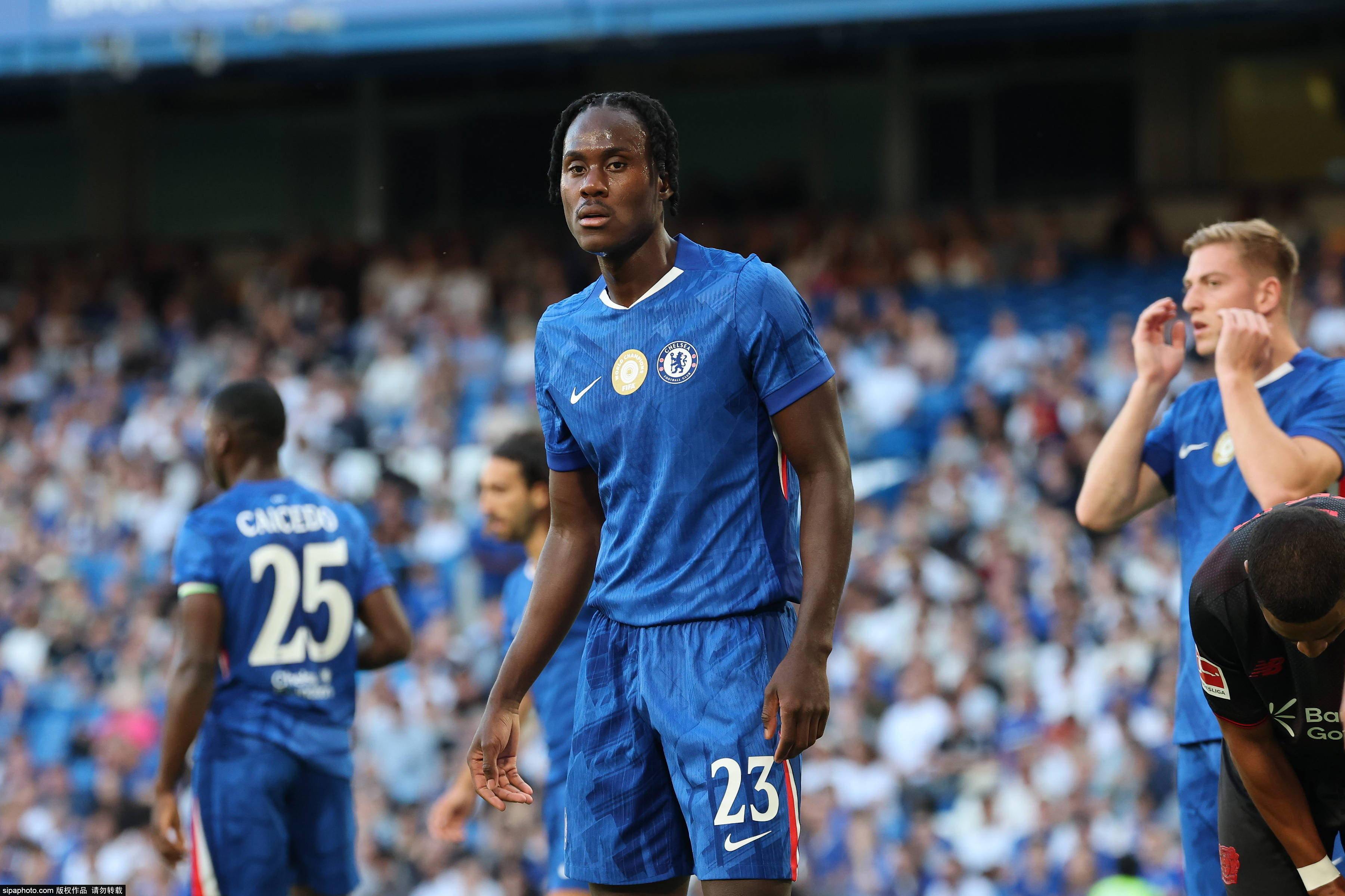 切尔西守门员表现出色，稳定球队防线