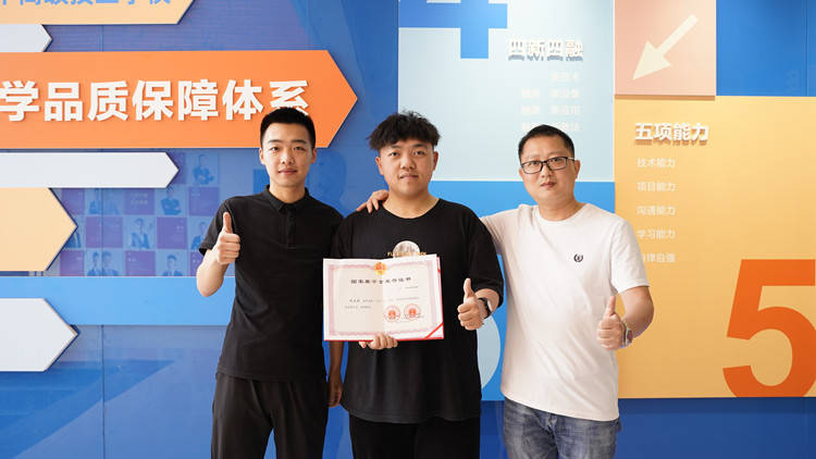 力争上游！球员们为荣誉不懈奋斗的简单介绍